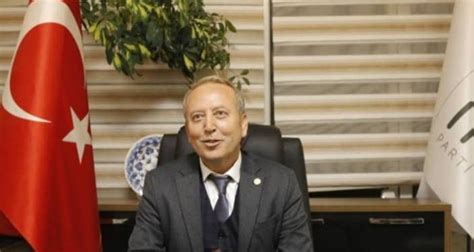 İ­Y­İ­ ­P­a­r­t­i­­d­e­ ­i­s­t­i­f­a­:­ ­İ­l­ ­B­a­ş­k­a­n­ı­ ­g­ö­r­e­v­i­ ­b­ı­r­a­k­t­ı­